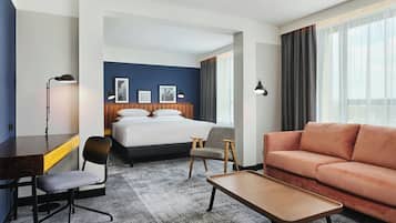 Habitación Deluxe, 1 cama de matrimonio con sofá cama, no fumadores, vistas a la ciudad | Caja fuerte, tabla de planchar con plancha, cunas gratuitas
