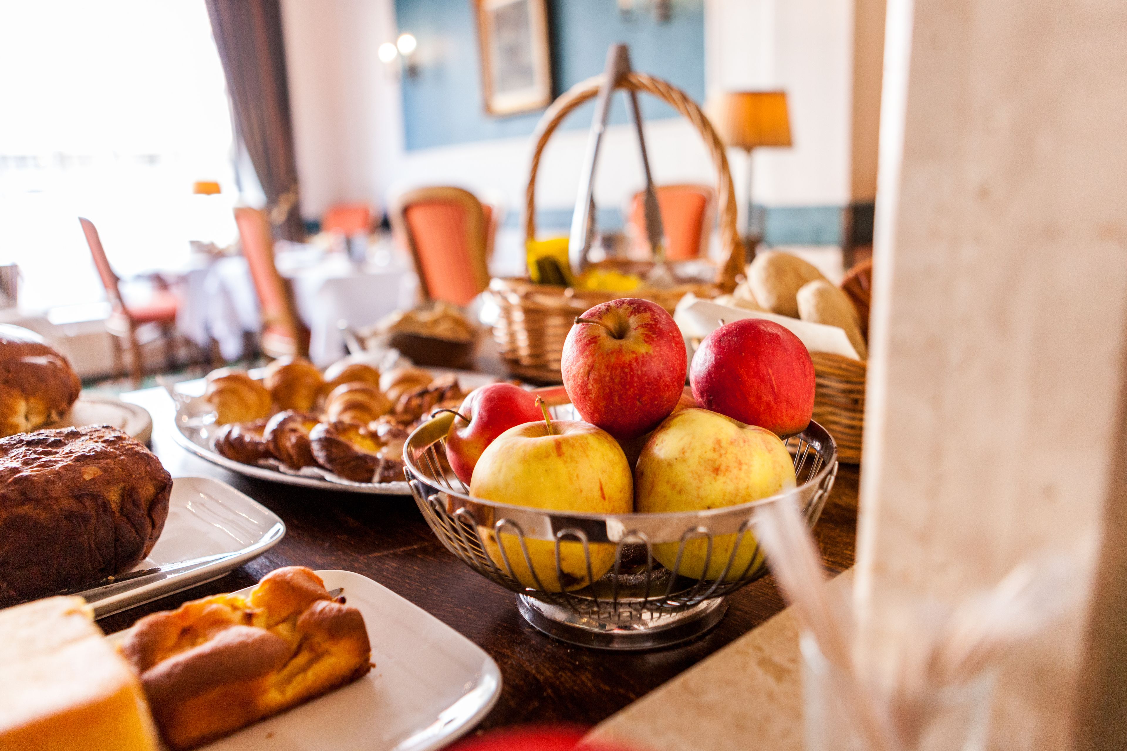 Petit déjeuner buffet (18 EUR par personne)
