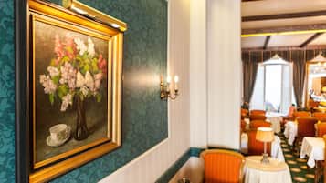 Petit déjeuner buffet (18 EUR par personne)