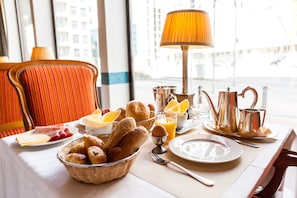 Daily buffet breakfast for a fee