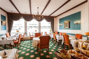 Tägliches Frühstücksbuffet gegen Gebühr