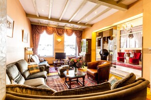 Sala de estar en el lobby