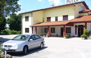 숙박 시설 정면