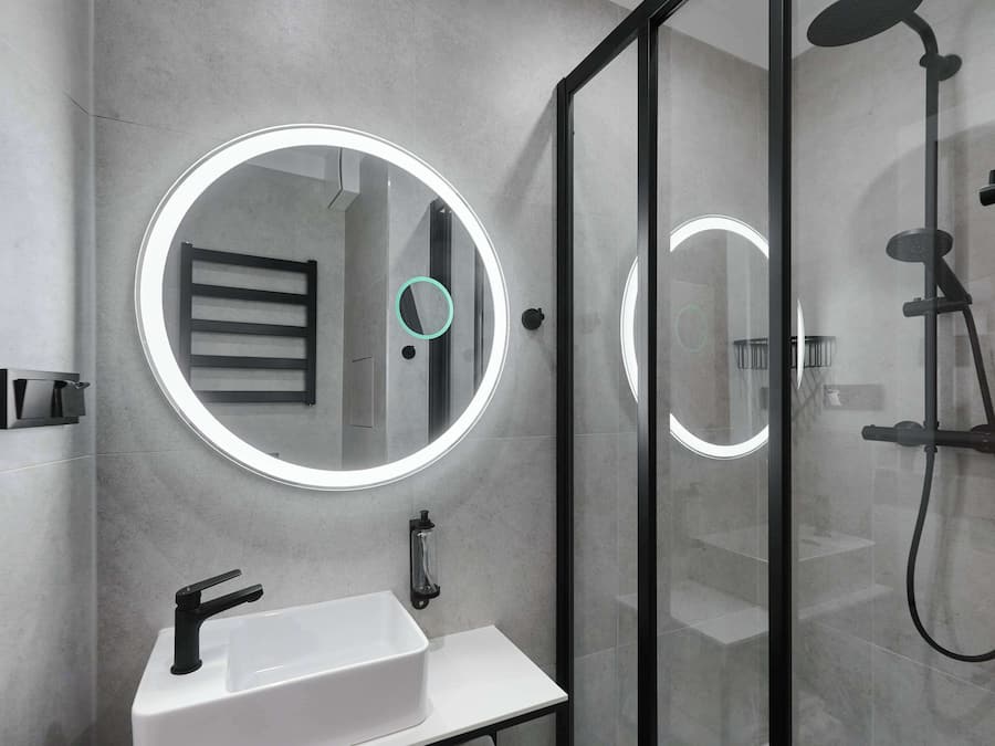 Chambre Standard, 1 lit double, non-fumeurs | Salle de bain | Douche, articles de toilette gratuits, sèche-cheveux