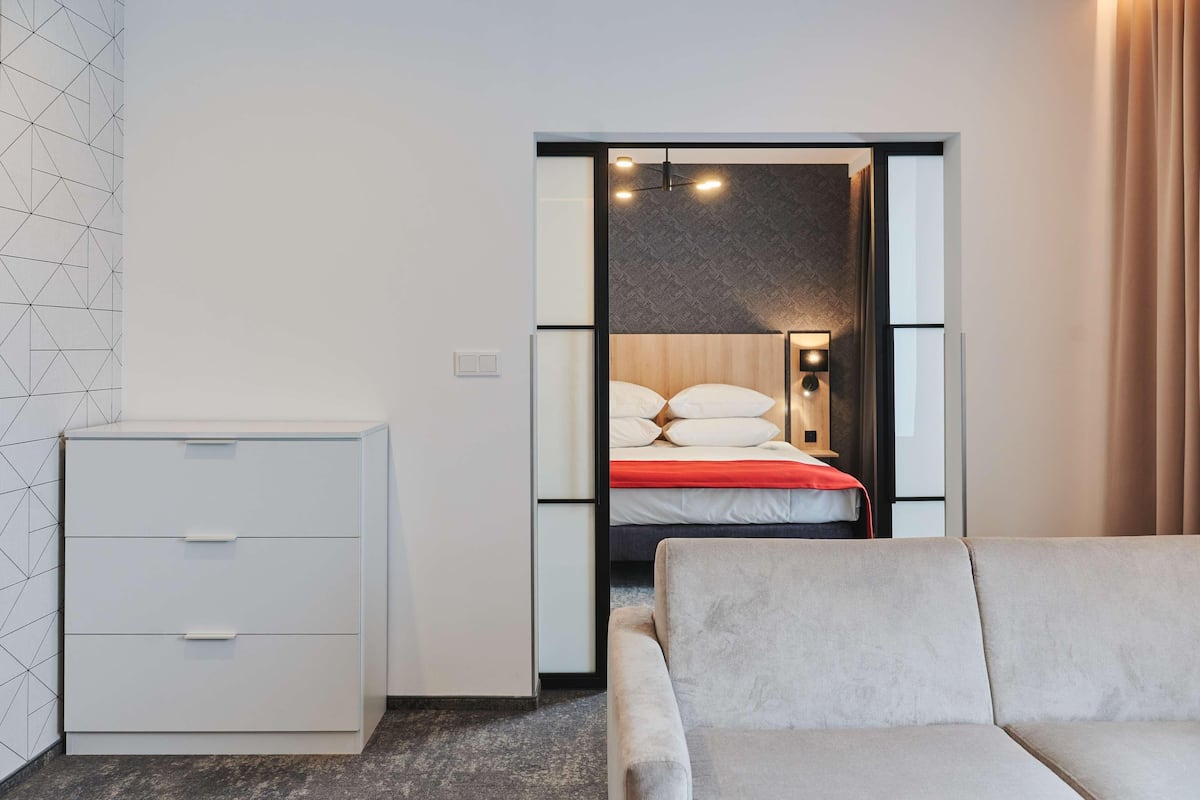 Select Comfort beds, in-room safe, desk, laptop workspace
