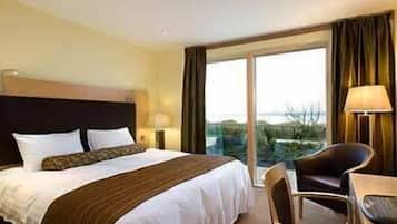 Quarto luxo, vista para o mar | Cofres nos quartos, escrivaninha, quartos à prova de som