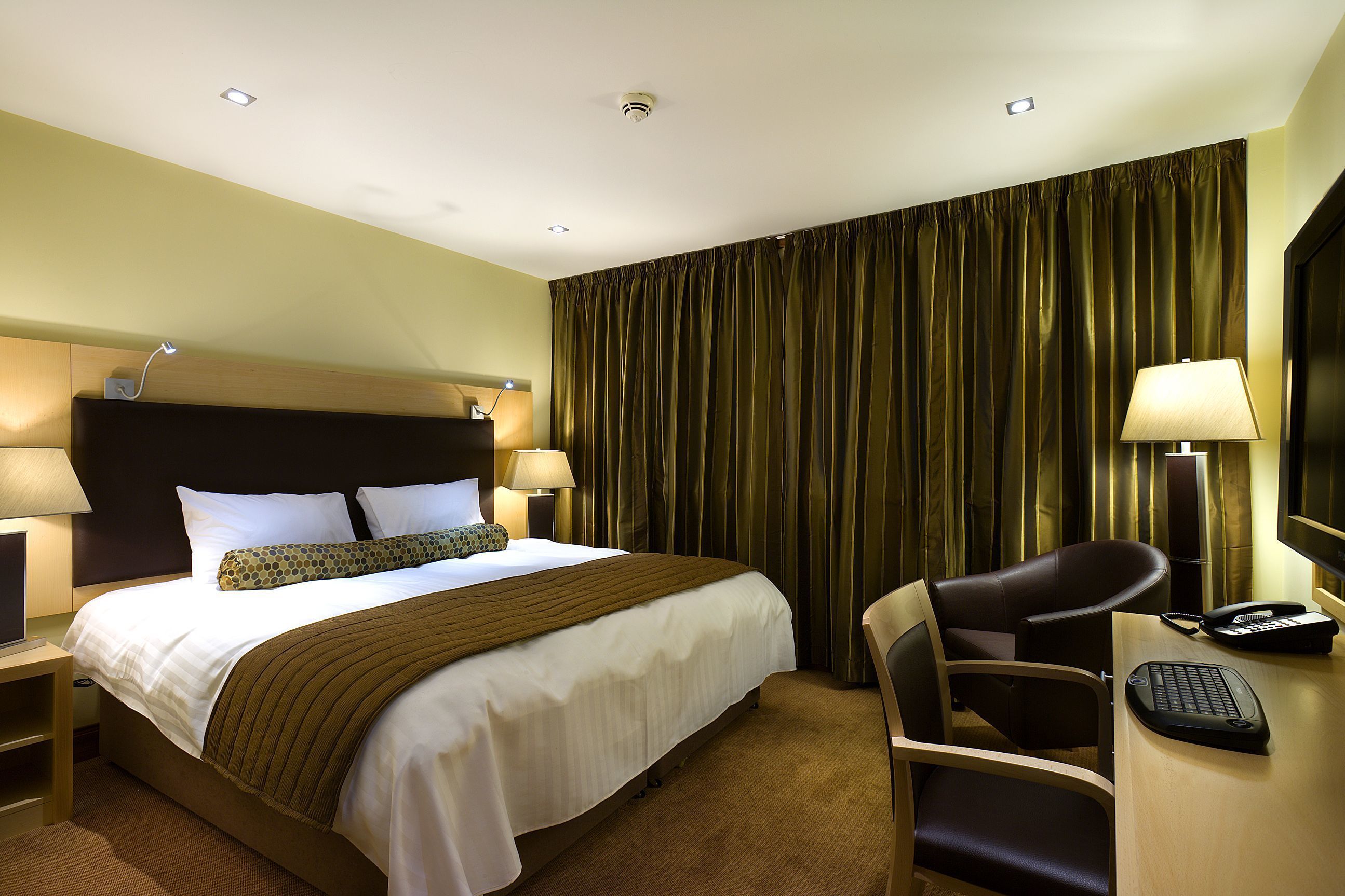 deluxe double room | in-room safe, desk, soundproofing, iron/ironing board