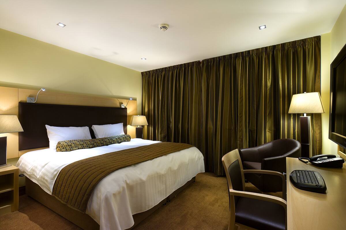 deluxe double room | in-room safe, desk, soundproofing, iron/ironing board