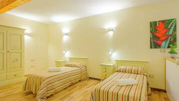 1 bedroom, premium bedding, down comforters, Select Comfort beds