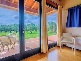 20 bedrooms, premium bedding, down comforters, Select Comfort beds