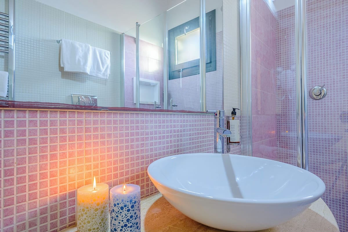 standard triple room | bathroom | shower, rainfall showerhead, designer toiletries, hair dryer