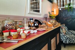 Buffet déjeuner servi tous les jours en supplément