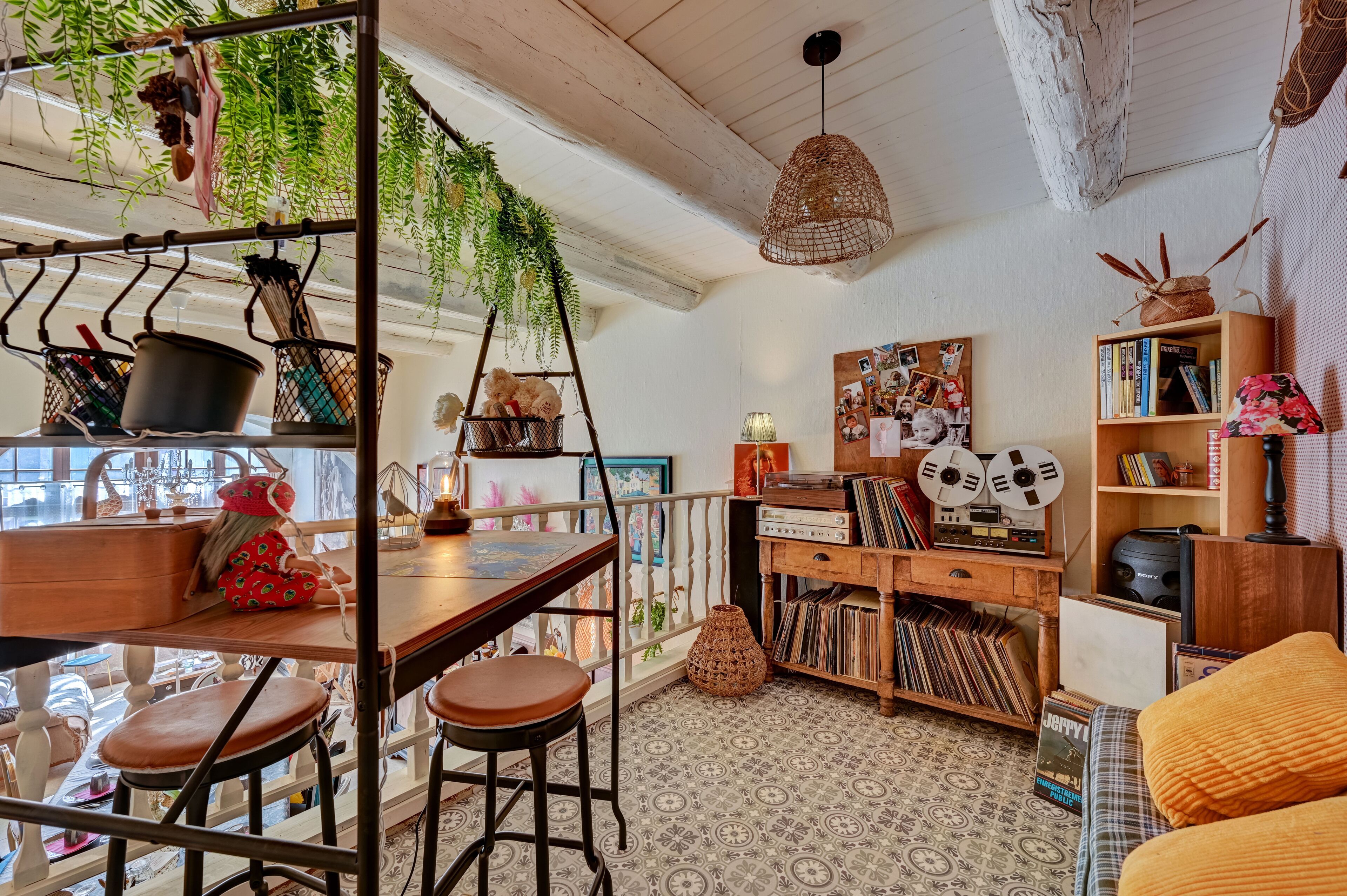 daily buffet breakfast (eur 14 per person)