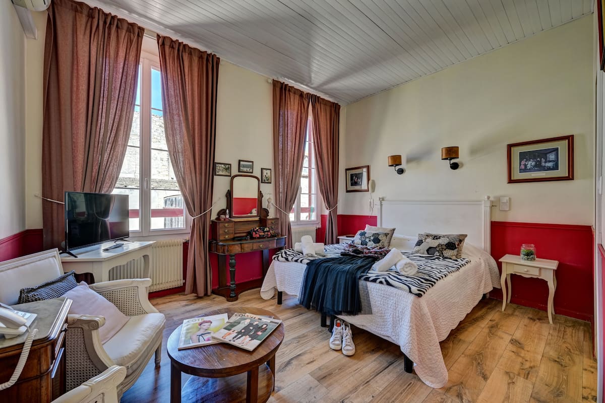 Superior Double Room | Premium bedding, in-room safe, individually decorated, desk