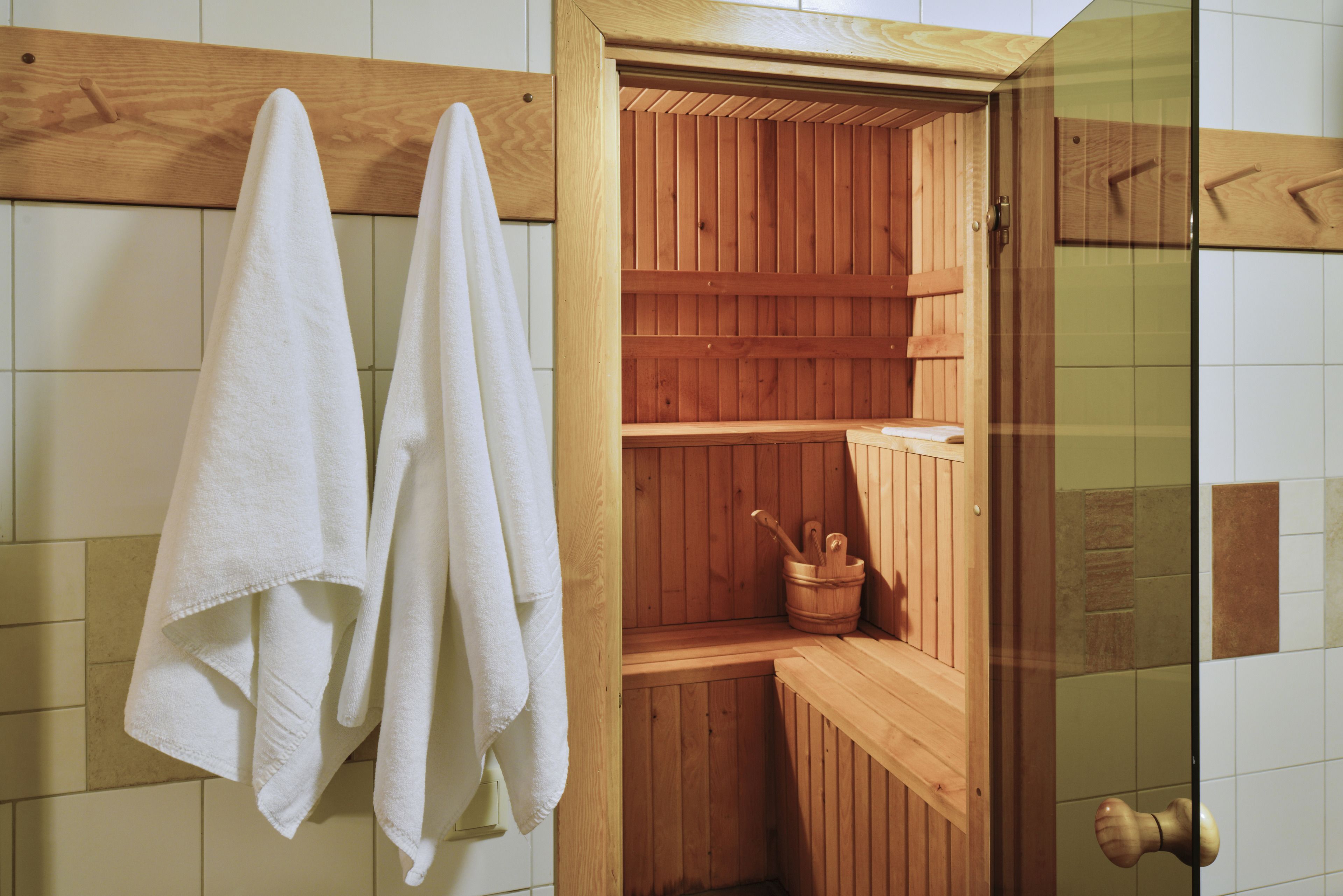 shower, free toiletries, towels