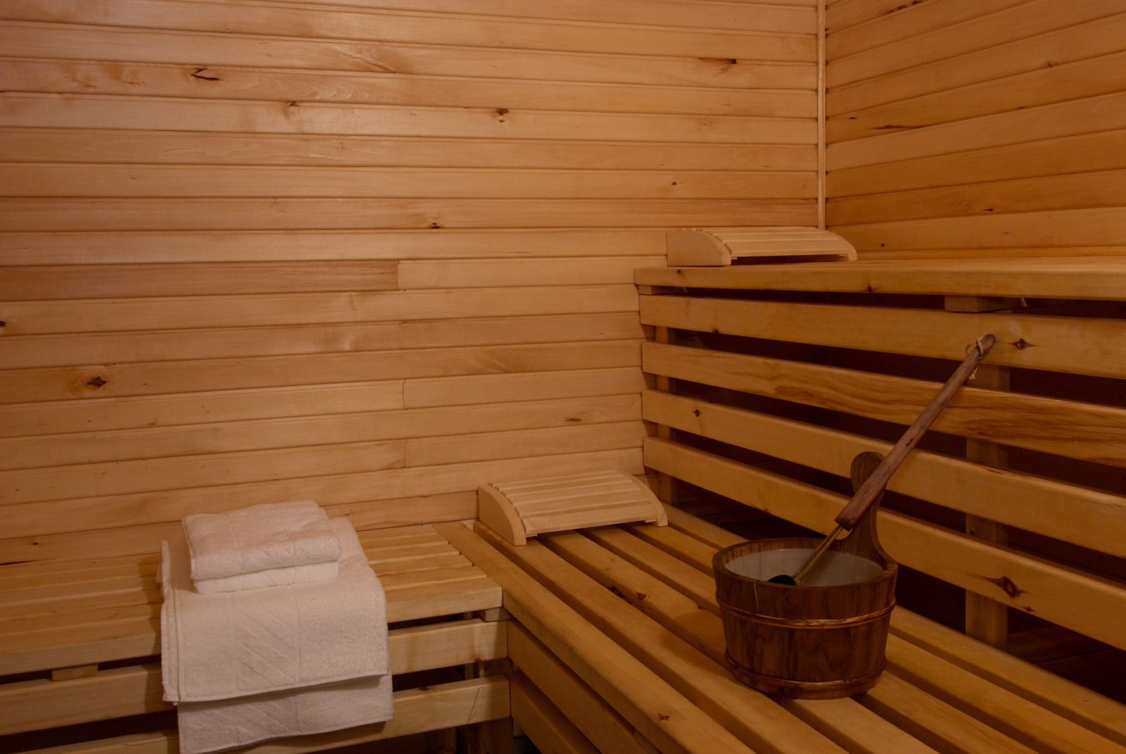 basic apartment, 3 bedrooms, sauna, ground floor | bathroom | shower, free toiletries, towels