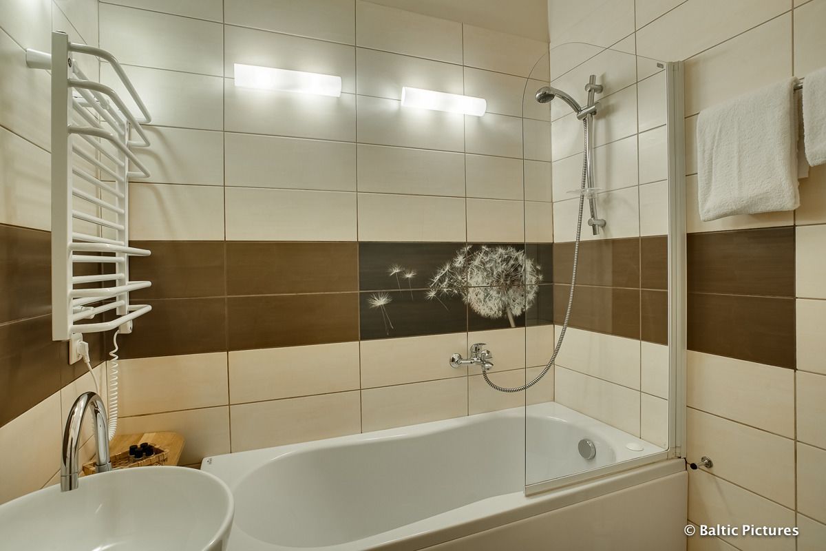 basic suite, 2 bedrooms, private bathroom, garden view | bathroom | shower, free toiletries, towels