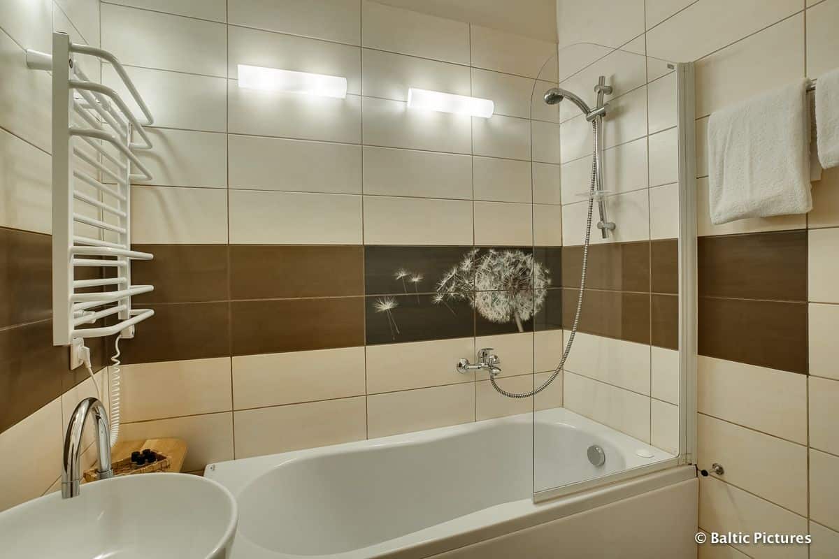 basic suite, 2 bedrooms, private bathroom, garden view | bathroom | shower, free toiletries, towels