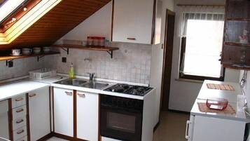 Fridge, coffee/tea maker, electric kettle