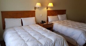 Habitación triple | Caja fuerte, escritorio, cortinas opacas y sistema de insonorización