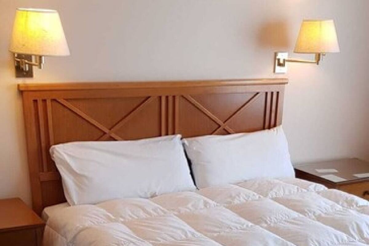 Habitación Business | Caja fuerte, escritorio, cortinas opacas y sistema de insonorización