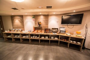 Daily buffet breakfast (EUR 9 per person)