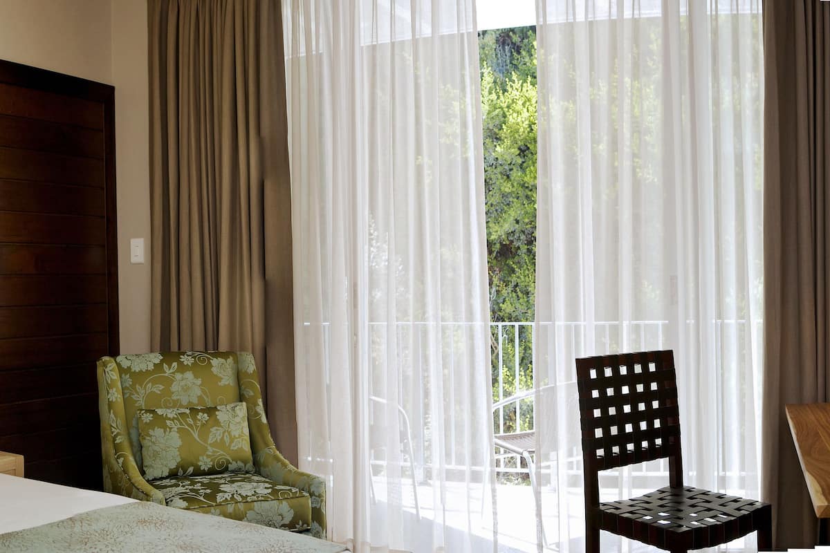 Deluxe Double or Twin Room | 1 bedroom, in-room safe, laptop workspace, blackout drapes