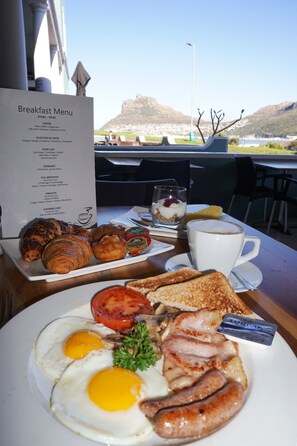 Free daily full breakfast  - Chapmans Peak Hotel (Cape Town)