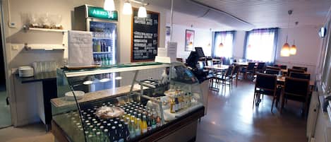 Serveert lunch en diner, Scandinavische gerechten