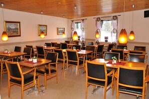 Serveert lunch en diner, Scandinavische gerechten