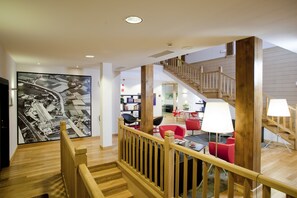 Lobby sitting area - Hotel Dolarea (Beasain)