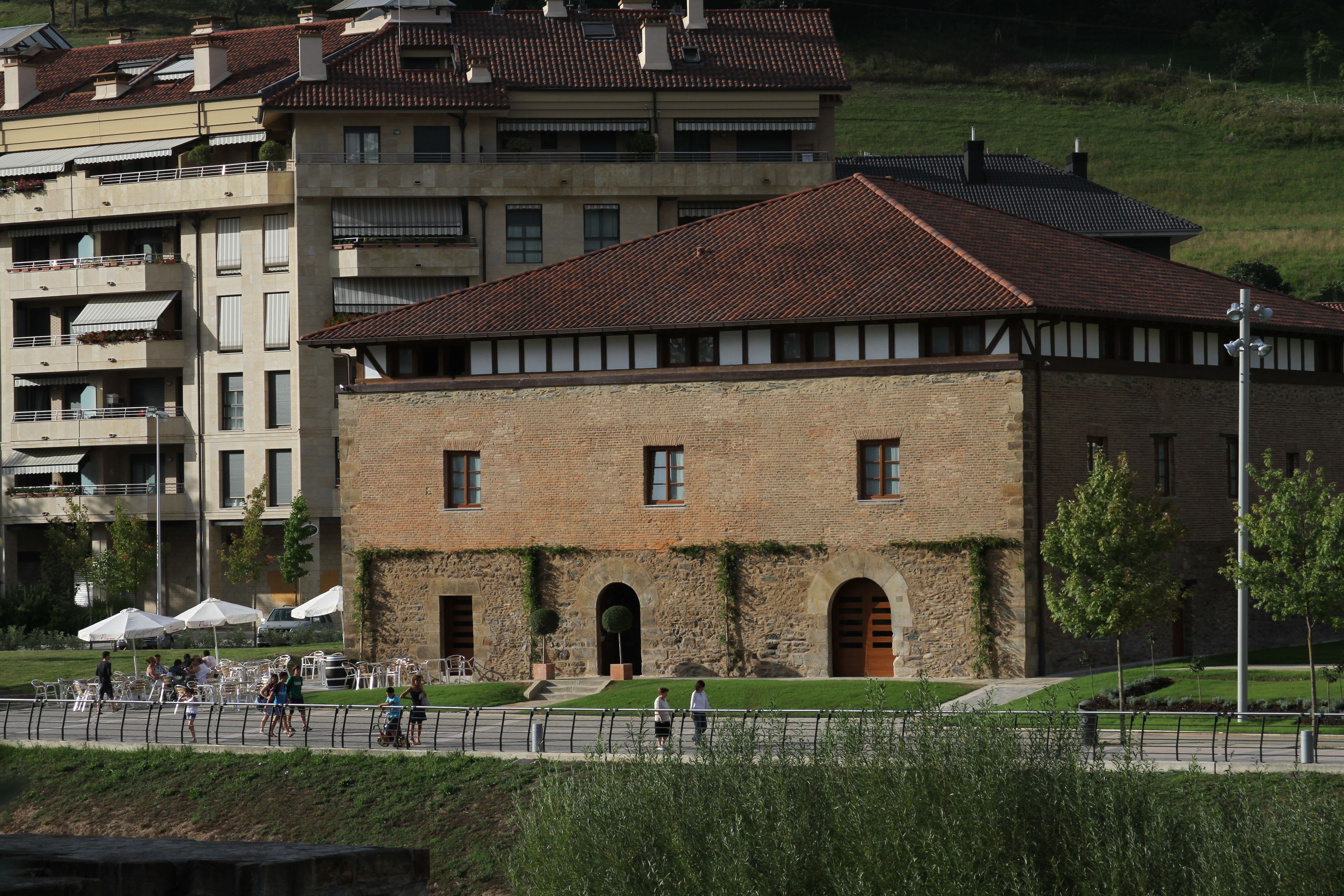 Vista frontal de la propiedad