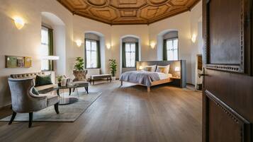 Caja de seguridad en la habitación, wifi gratis y ropa de cama