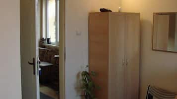 Minibar, Schreibtisch, Verdunkelungsvorhänge, Bügeleisen/Bügelbrett