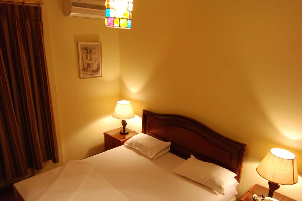 Escritorio, cunas gratuitas y camas plegables/adicionales gratuitas