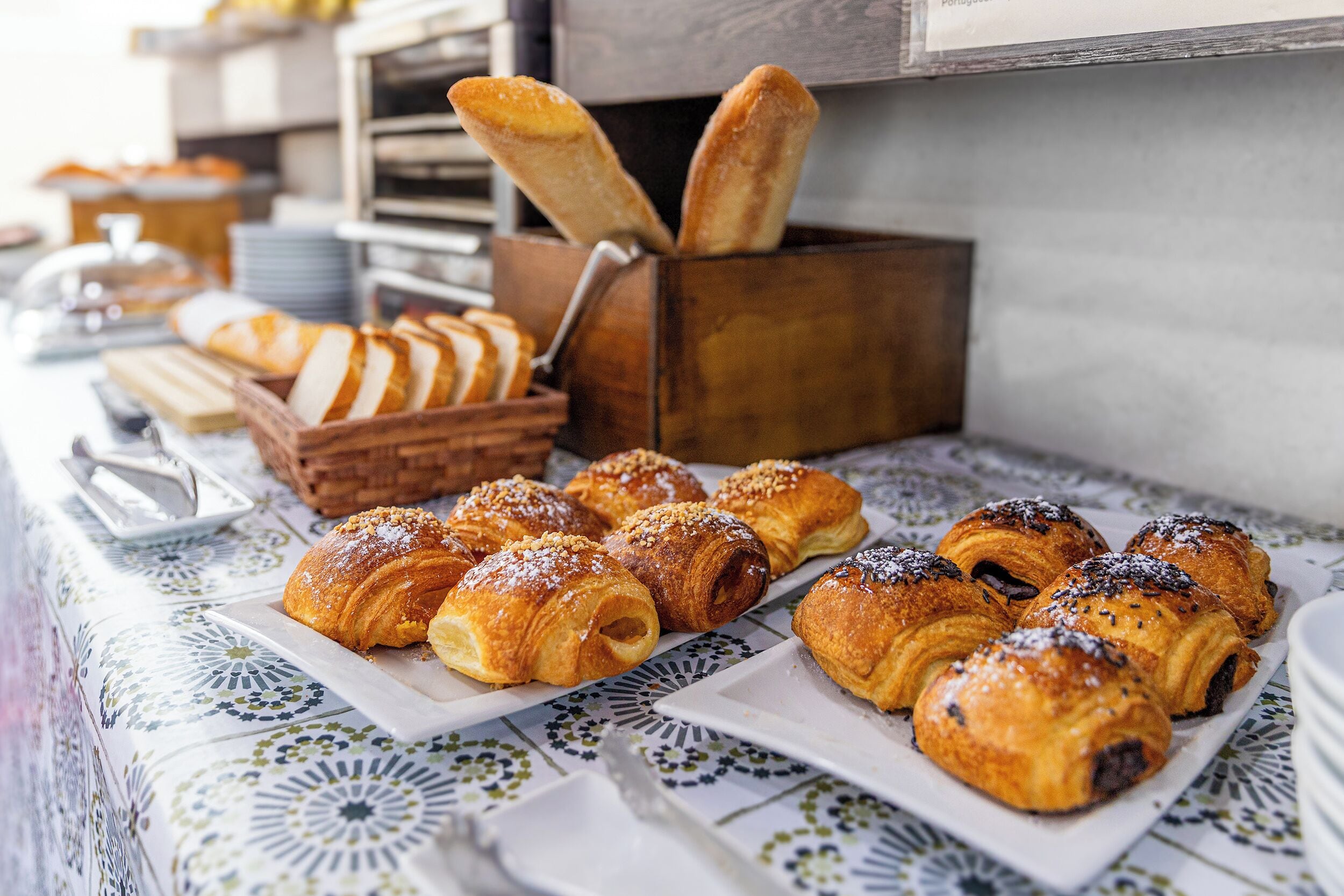 daily continental breakfast (eur 8.5 per person)