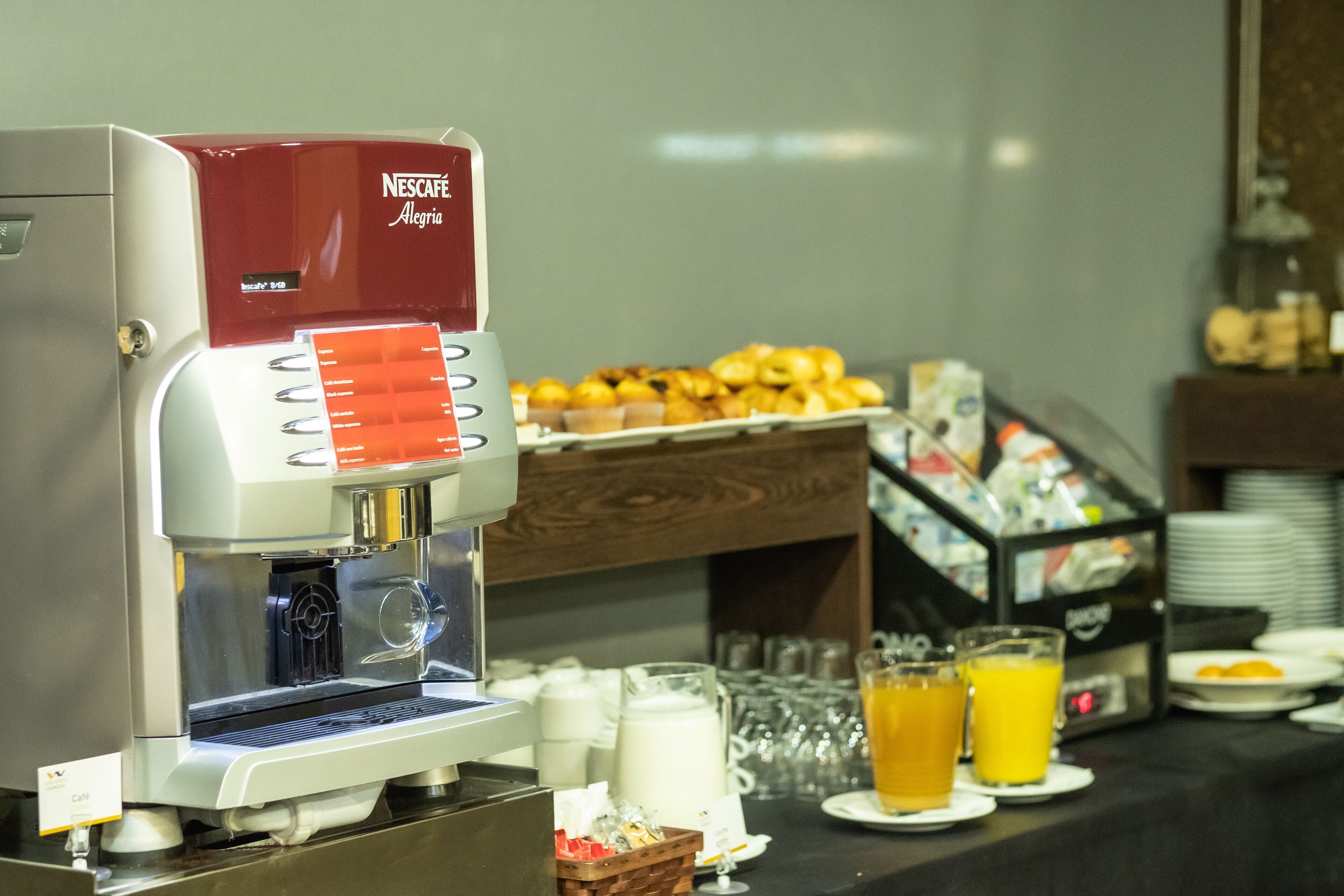 daily continental breakfast (eur 8.5 per person)