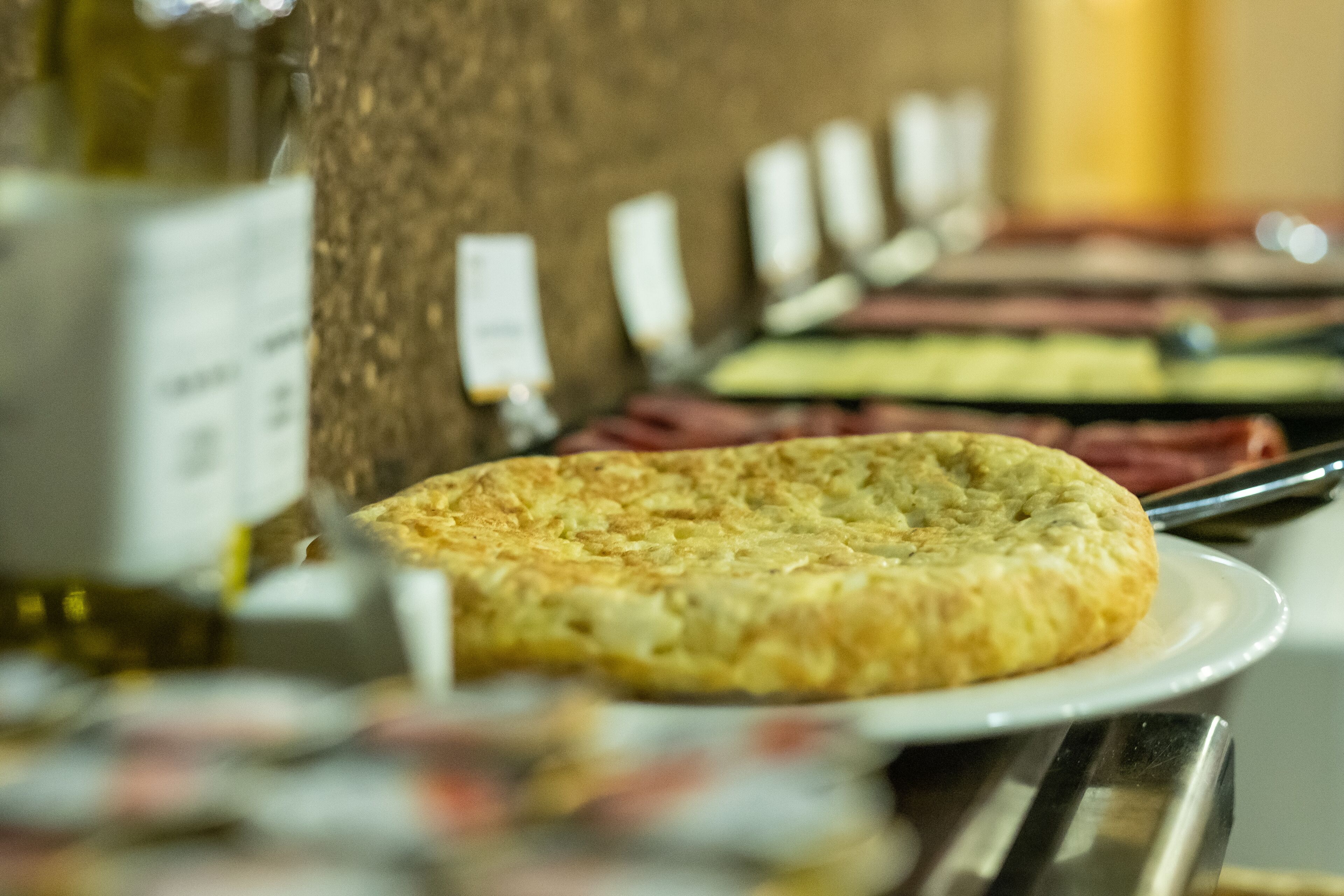 daily continental breakfast (eur 8.5 per person)