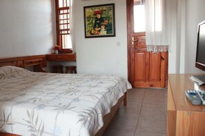 Minibar, in-room safe, desk, laptop workspace - Elze Hotel (Fethiye)