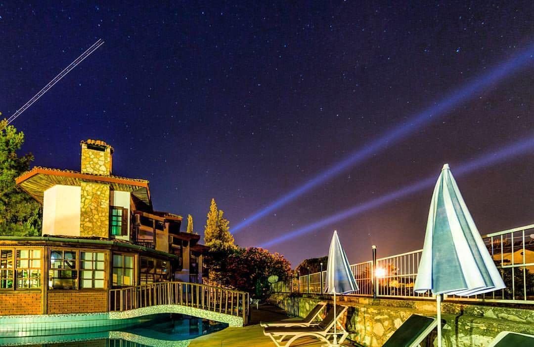 季节性开放的室外游泳池