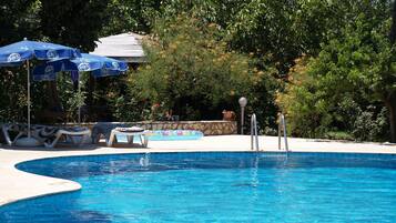 Sæsonbestemt udendørs pool