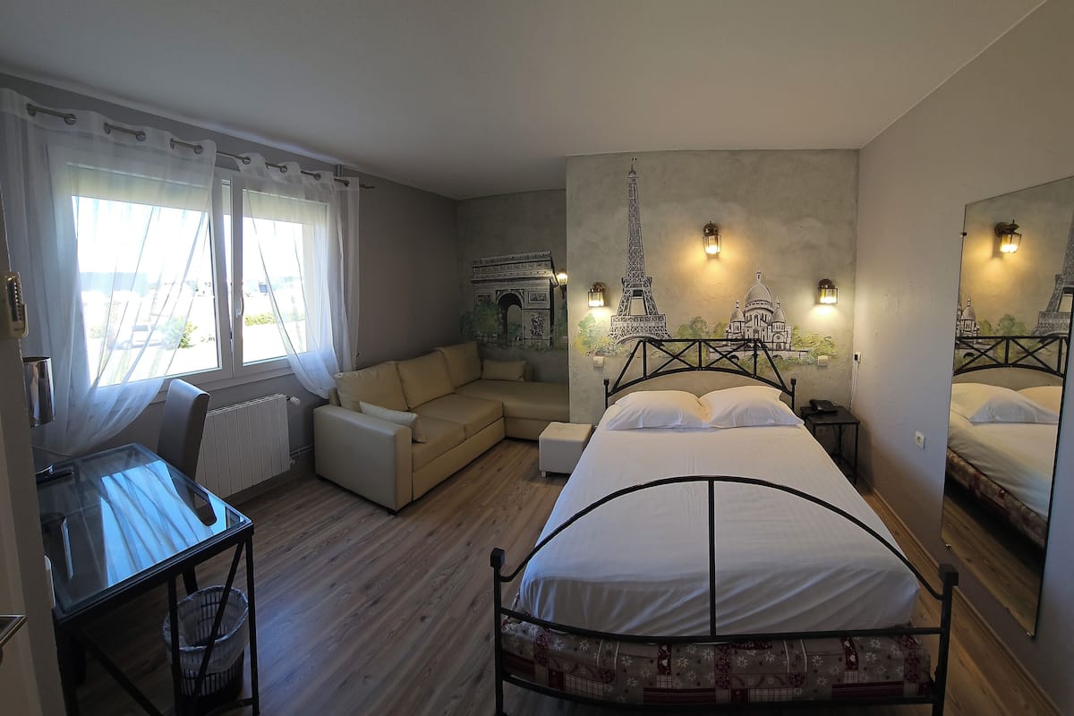 Comfort Double Room | In-room safe, desk, soundproofing, iron/ironing board (on request)