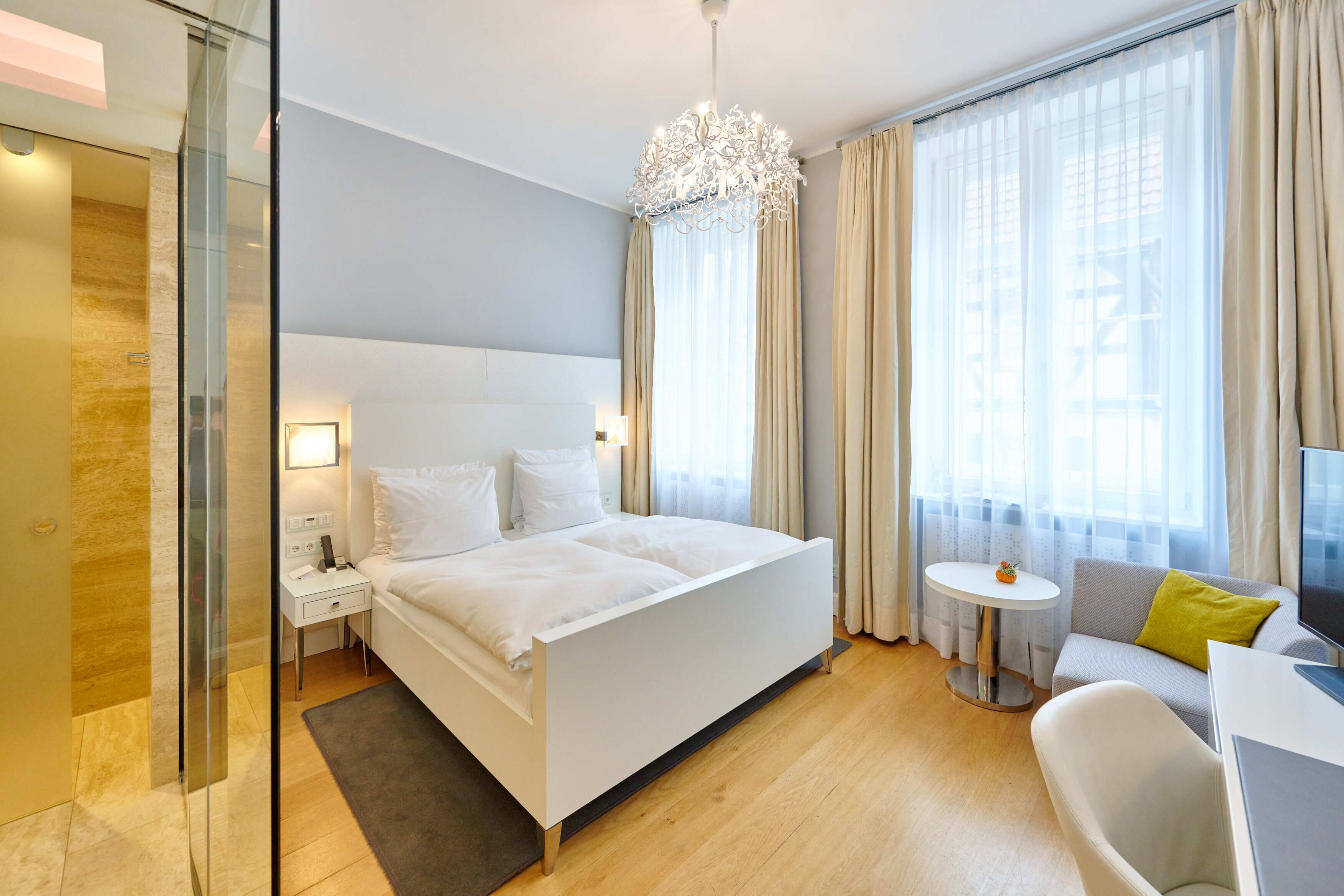 1 bedroom, premium bedding, free minibar, in-room safe