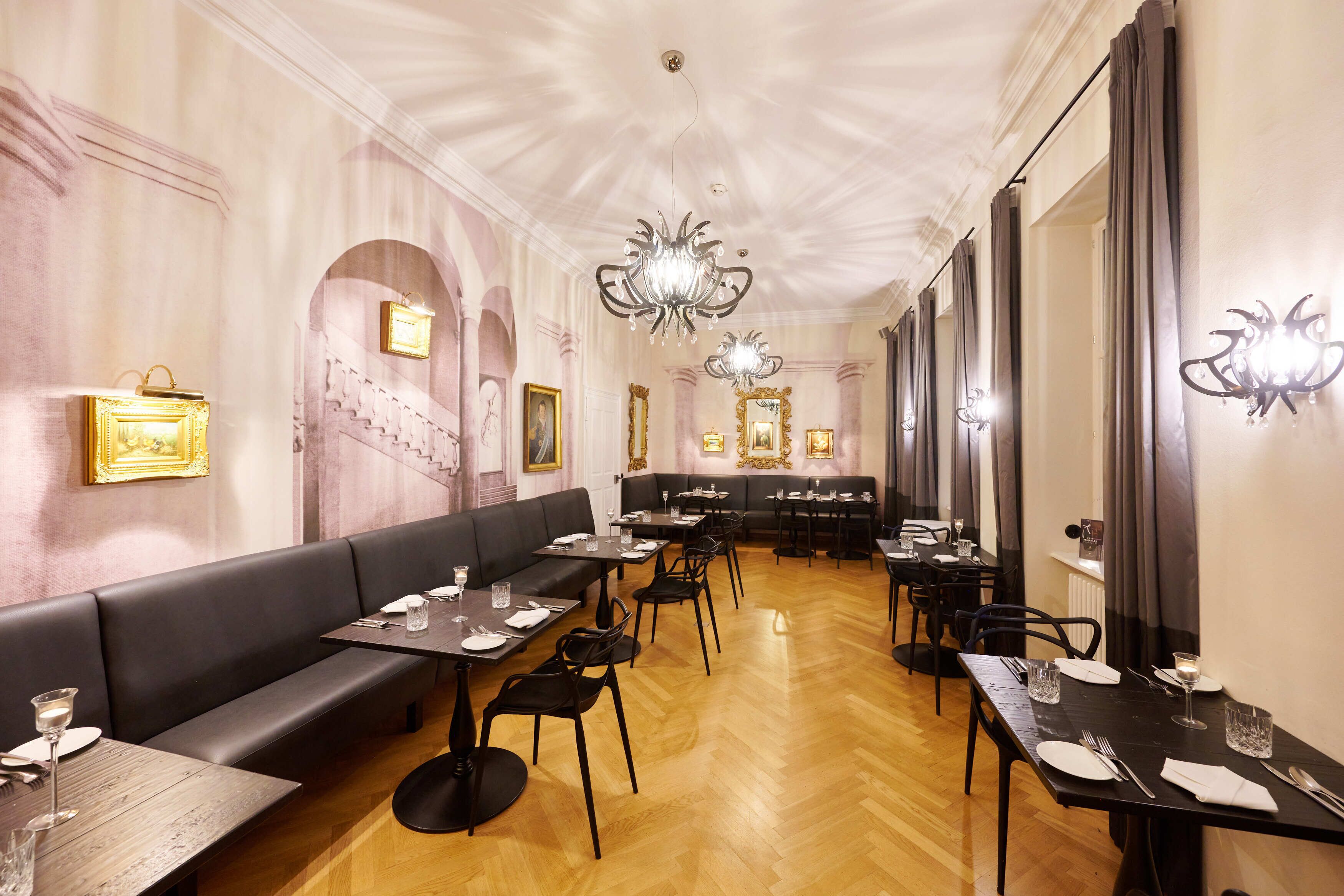 2 restaurants, lunch, dinner served; french cuisine