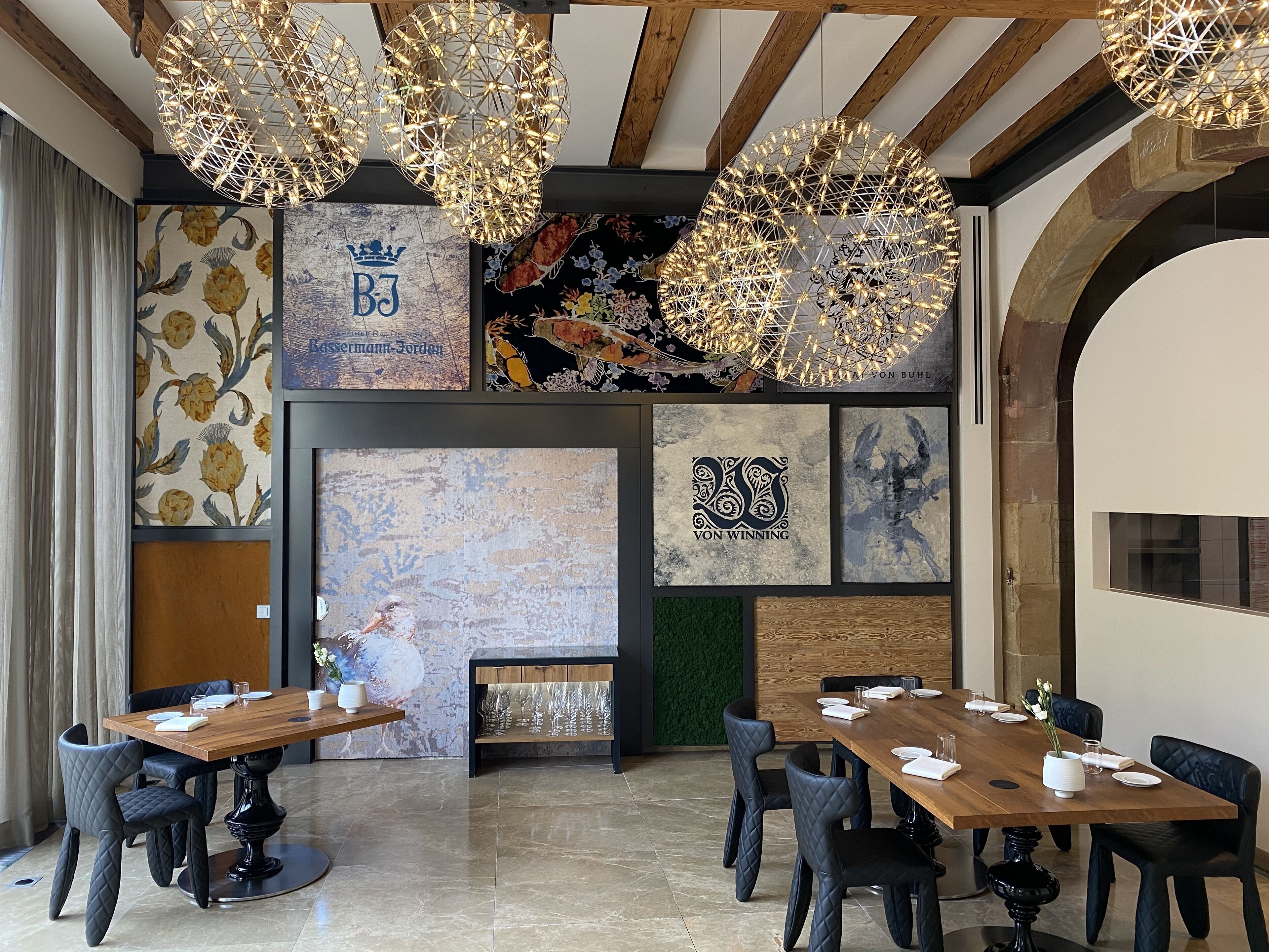 2 restaurants, lunch, dinner served; french cuisine