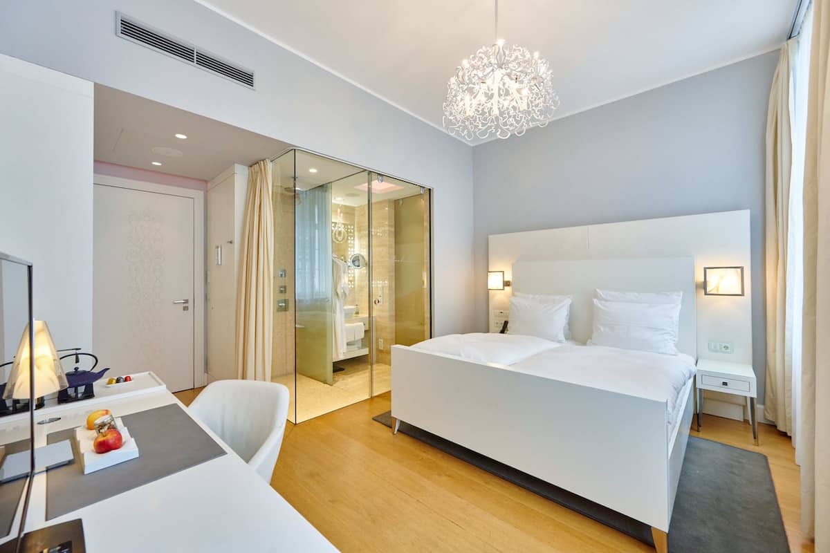 Premium bedding, free minibar, in-room safe, desk