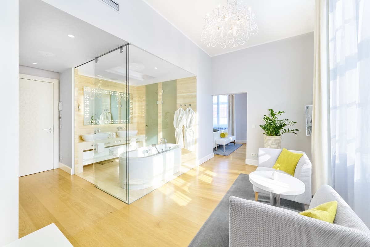 Premium bedding, free minibar, in-room safe, desk