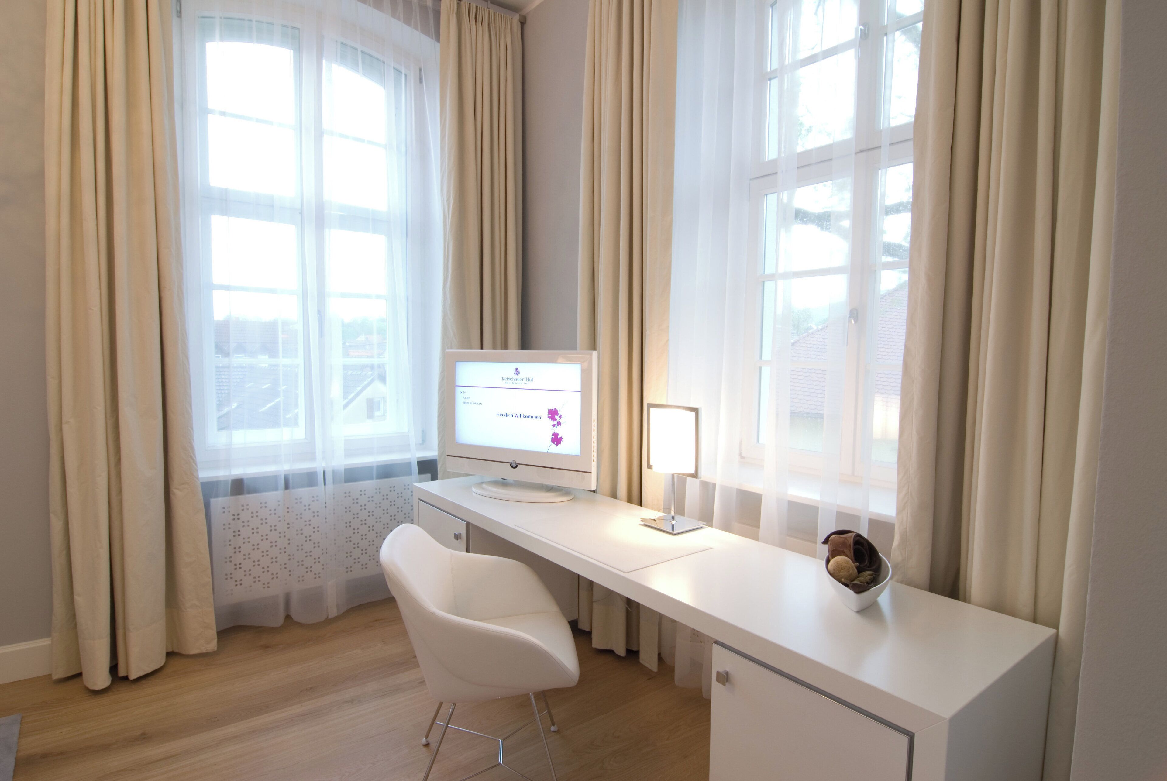 1 bedroom, premium bedding, free minibar, in-room safe