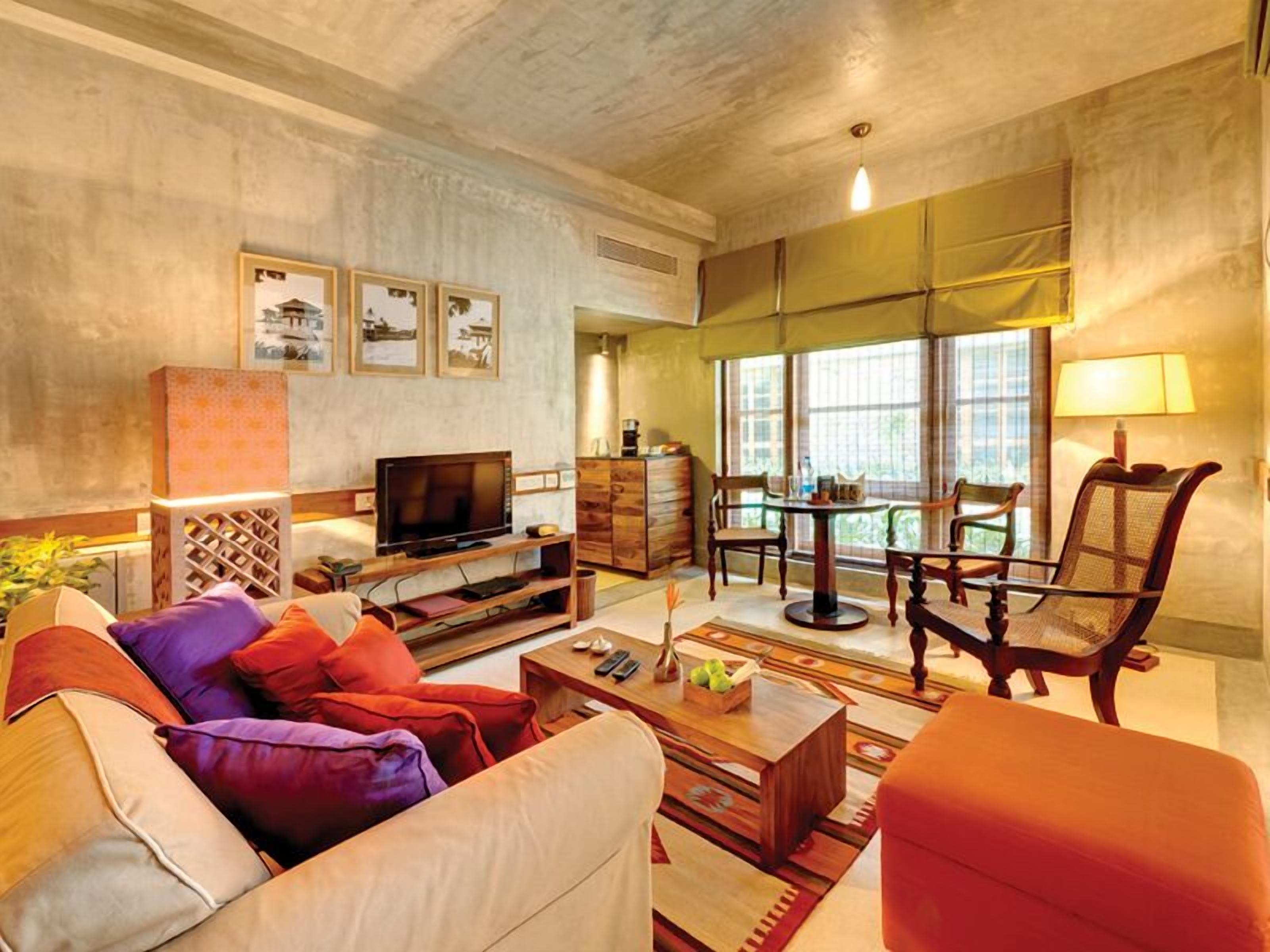 comfort duplex, 1 bedroom | living area | flat-screen tv