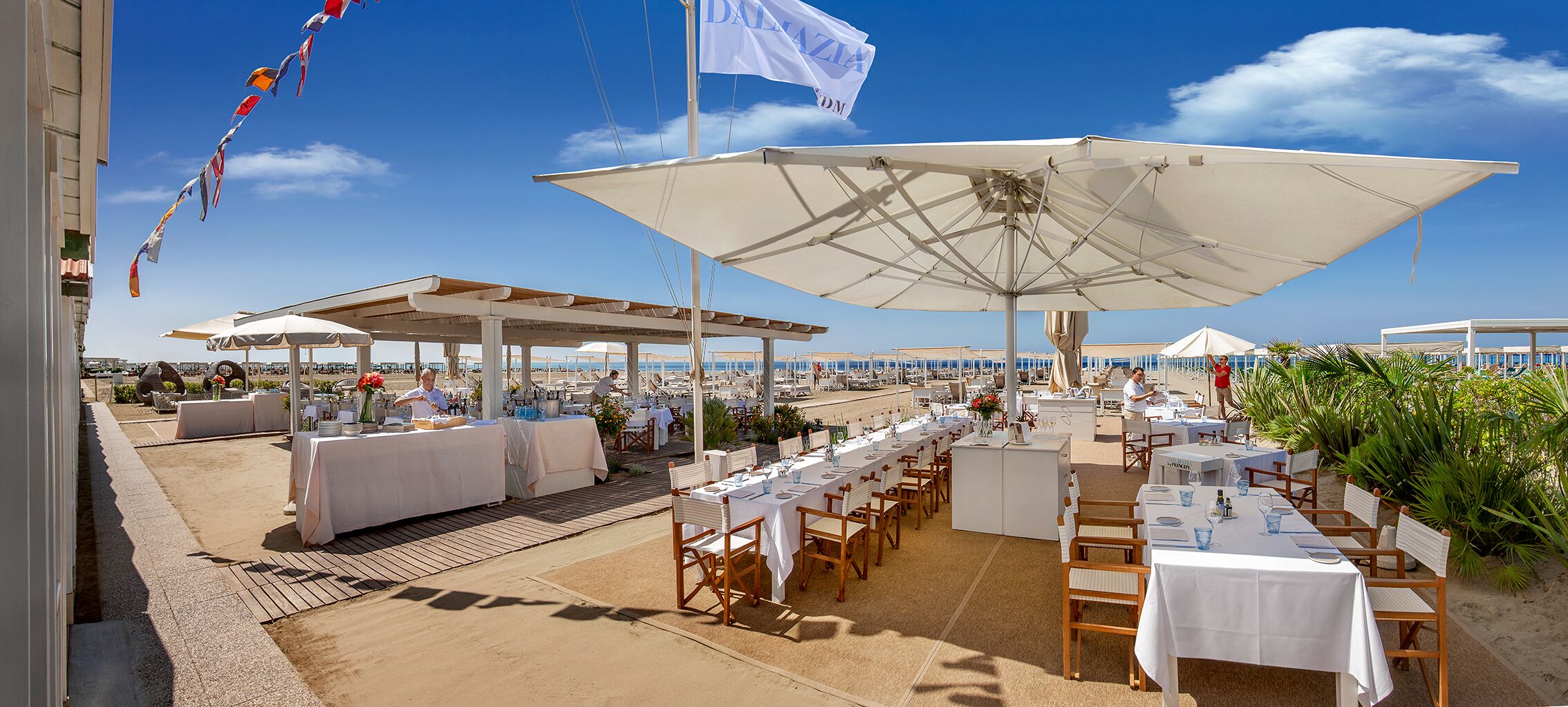 3 Restaurants; Mittagessen, Abendessen und Brunch werden serviert